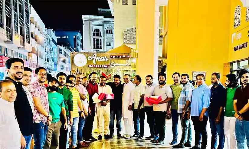 കർണാടക വിജയത്തിൽ ആഹ്ലാദം കർണാടക വിജയത്തിൽ ആഹ്ലാദം