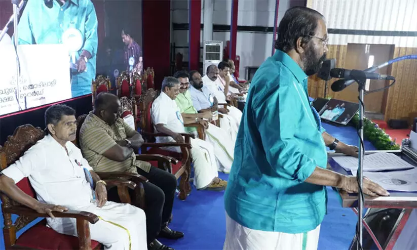 ചുമട്ട് തൊഴിൽ മേഖലയുടെ നവീകരണത്തിന് നവശക്തി പദ്ധതി വഴിയൊരുക്കുമെന്ന് വി. ശിവ൯കുട്ടി ചുമട്ട് തൊഴിൽ മേഖലയുടെ നവീകരണത്തിന് നവശക്തി പദ്ധതി വഴിയൊരുക്കുമെന്ന് വി. ശിവ൯കുട്ടി