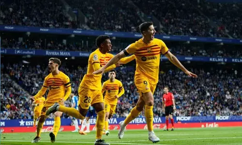 ബാഴ്സലോണക്ക് ലാ ലീഗ കിരീടം; എസ്പാനിയോളിനെ 4-2ന് തകർത്തു; ലവന്‍ഡോവ്സ്കിക്ക് ഇരട്ടഗോൾ