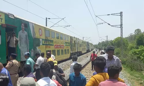 ചെന്നൈ -ബംഗളൂരു ഡബ്ൾ ഡക്കർ ട്രെയിൻ പാളം തെറ്റി
