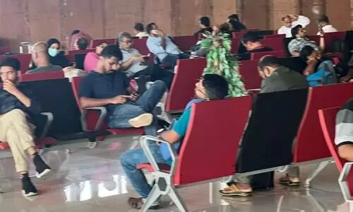 കണ്ണൂർ- മസ്കത്ത്​ എയർ ഇന്ത്യഎക്​സ്​പ്രസ്​ അനിശ്ചിതമായി വൈകുന്നു