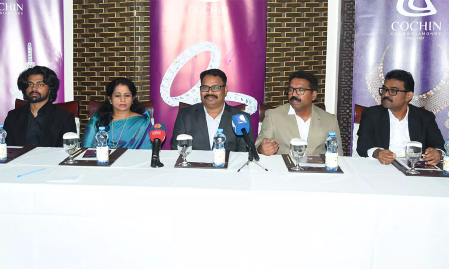 കൊച്ചിൻ ഗോൾഡിന്‍റെ നവീകരിച്ച റൂവി ഷോറൂം പ്രവർത്തനമാരംഭിച്ചു