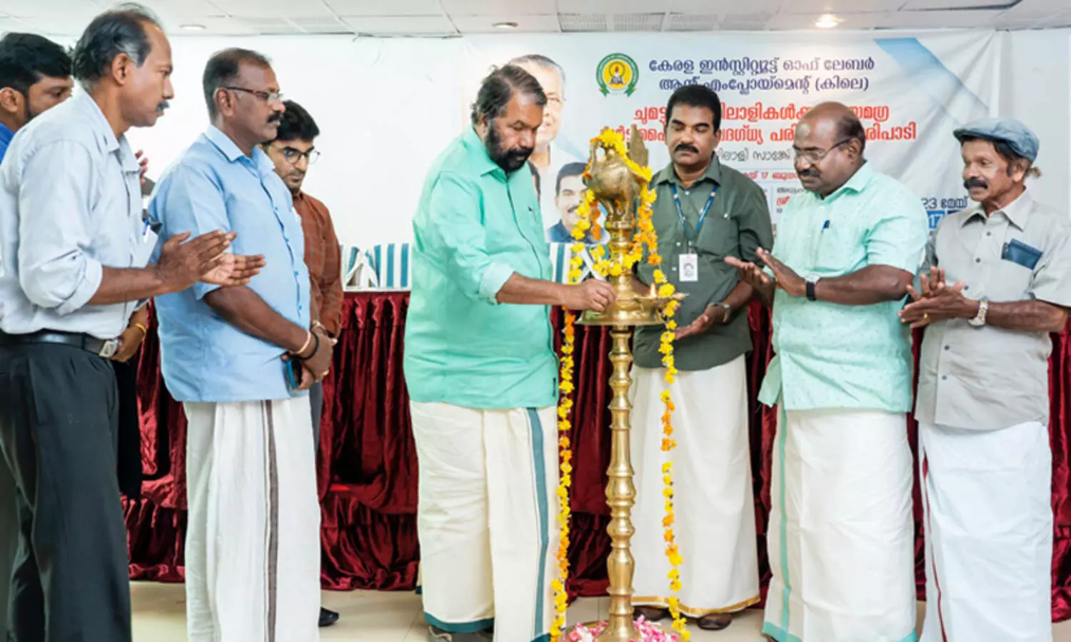 ചുമട്ടു തൊഴിലാളി മേഖലയിൽ നിയമഭേദഗതി കൊണ്ടുവരുമെന്ന് വി.ശിവൻകുട്ടി