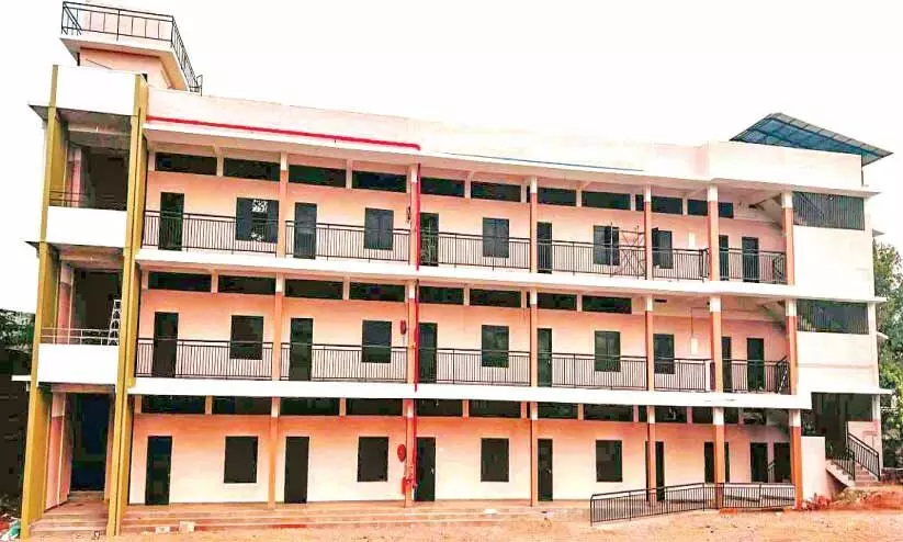 എടക്കാപറമ്പ് എ.യു.പി സ്കൂളിന് അരനൂറ്റാണ്ട് ഉദ്ഘാടനത്തിനൊരുങ്ങി പുതിയ കെട്ടിടം