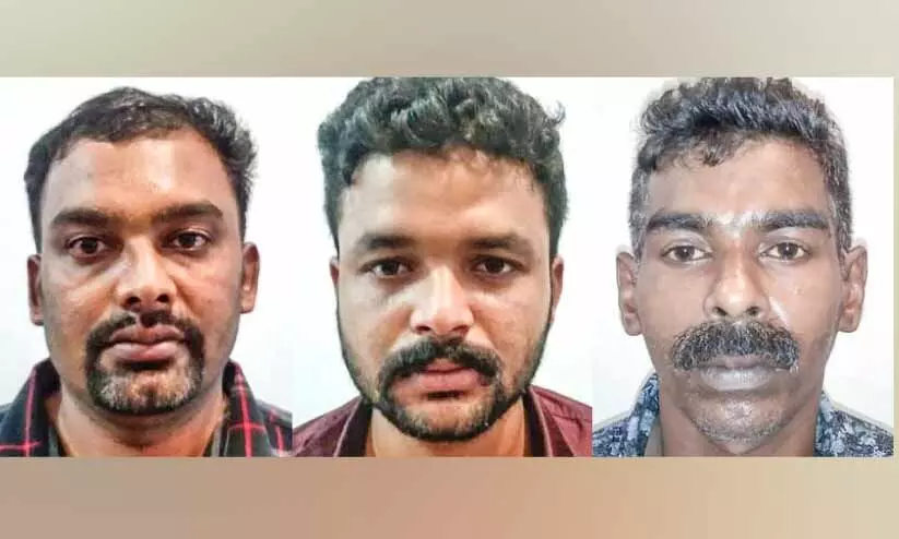 ജെ.സി.ബി ഓപറേറ്ററെ കൊലപ്പെടുത്താൻ ശ്രമം; മൂന്നുപേർ അറസ്റ്റിൽ ജെ.സി.ബി ഓപറേറ്ററെ കൊലപ്പെടുത്താൻ ശ്രമം; മൂന്നുപേർ അറസ്റ്റിൽ