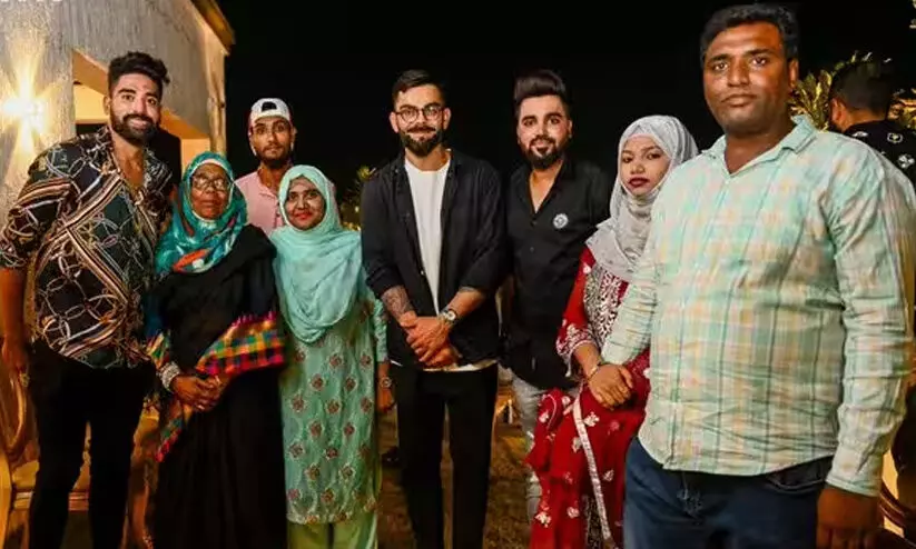 സിറാജിന്റെ പുതിയ വീട്ടിൽ ഹൈദരാബാദി ബിരിയാണി രുചിച്ച് കോഹ്‍ലിയും ഡുപ്ലസിയും