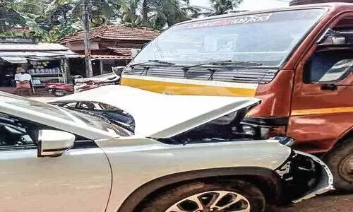 കാർ ലോറിയിലും ഓട്ടോയിലുമിടിച്ചു