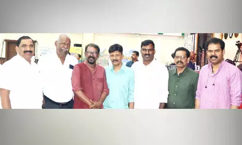 ഇടതുപക്ഷകൂട്ടായ്മ നേതാക്കള്‍ മുരുകന്‍ കാട്ടാക്കടയെ സന്ദര്‍ശിച്ചു