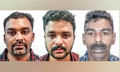 ജെ.സി.ബി ഓപറേറ്ററെ കൊലപ്പെടുത്താൻ ശ്രമം; മൂന്നുപേർ അറസ്റ്റിൽ ജെ.സി.ബി ഓപറേറ്ററെ കൊലപ്പെടുത്താൻ ശ്രമം; മൂന്നുപേർ അറസ്റ്റിൽ