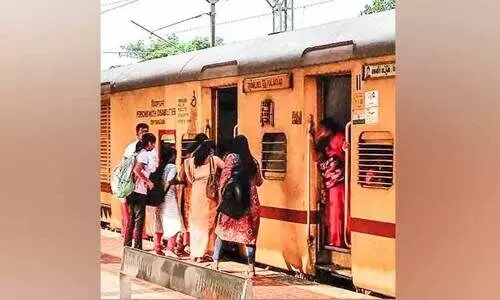 വേണാട്​ വൈകുന്നു; പാലരുവിയിൽ വൻതിരക്ക്