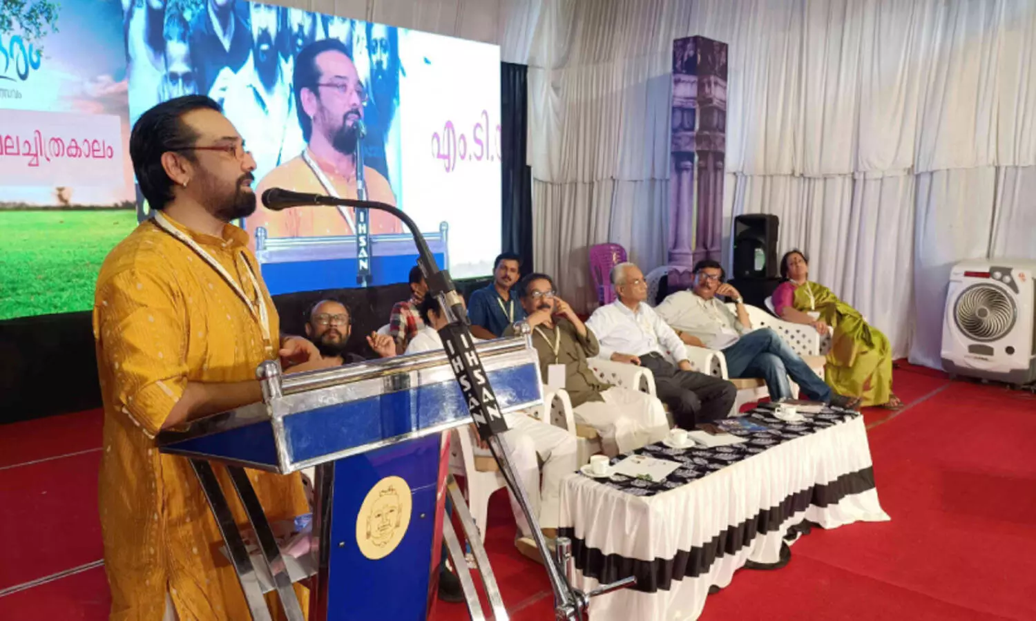 വൈകാരിക മുഹൂര്‍ത്തങ്ങള്‍ക്ക് വേദിയായി ‘എം.ടിയുടെ ചലച്ചിത്രകാലം’ സെമിനാര്‍