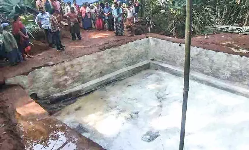 പൊതുകുളം പുനർനിർമിച്ച് തൊഴിലുറപ്പ് തൊഴിലാളികൾ