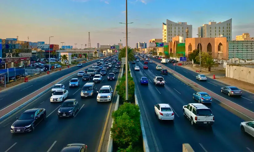 അറബ് ഉച്ചകോടി: ജിദ്ദ കിങ് അബ്ദുല് അസീസ്, മദീന റോഡുകളിൽ ഇന്നും നാളെയും ഗതാഗത നിയന്ത്രണം അറബ് ഉച്ചകോടി: ജിദ്ദ കിങ് അബ്ദുല് അസീസ്, മദീന റോഡുകളിൽ ഇന്നും നാളെയും ഗതാഗത നിയന്ത്രണം