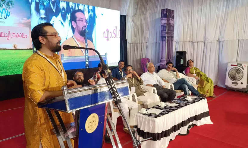 വൈകാരിക മുഹൂര്ത്തങ്ങള്ക്ക് വേദിയായി ‘എം.ടിയുടെ ചലച്ചിത്രകാലം’ സെമിനാര് വൈകാരിക മുഹൂര്ത്തങ്ങള്ക്ക് വേദിയായി ‘എം.ടിയുടെ ചലച്ചിത്രകാലം’ സെമിനാര്