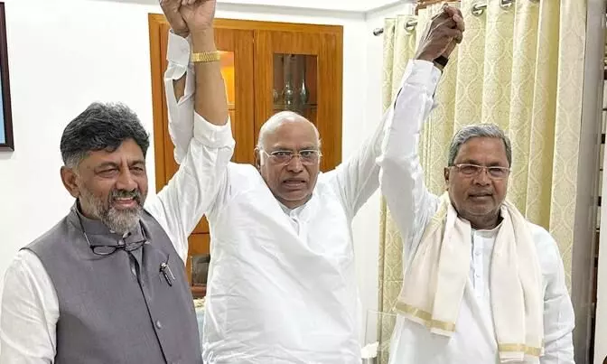 മന്ത്രിമാരെ തീരുമാനിക്കാൻ സിദ്ധരാമയ്യയും ശിവകുമാറും ഇന്ന് ഡൽഹിക്ക് മന്ത്രിമാരെ തീരുമാനിക്കാൻ സിദ്ധരാമയ്യയും ശിവകുമാറും ഇന്ന് ഡൽഹിക്ക്