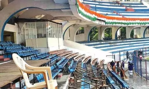 ക്ലൈമാക്സ് നീണ്ട് കർണാടക; ആഘോഷവും പ്രതിഷേധവുമായി അനുയായികൾ ക്ലൈമാക്സ് നീണ്ട് കർണാടക; ആഘോഷവും പ്രതിഷേധവുമായി അനുയായികൾ