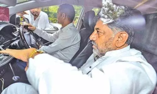 ഡി.​കെക്കെതി​രാ​യ സി.​ബി.​ഐ ഹ​ര​ജി​യി​ൽ സു​പ്രീം​കോ​ട​തി വാ​ദം കേ​ൾ​ക്കു​ന്ന​ത് മാ​റ്റി