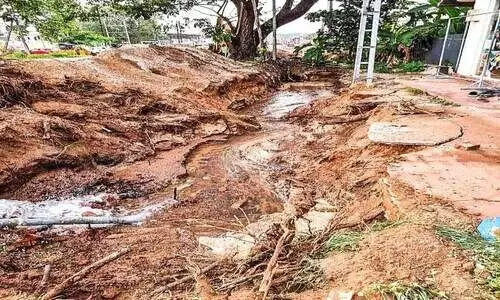 ദേശീയപാത നിർമാണം പൈപ്പ് ലൈനുകൾ പൊട്ടി കുടിവെള്ള വിതരണം നിലച്ചു ദേശീയപാത നിർമാണം പൈപ്പ് ലൈനുകൾ പൊട്ടി കുടിവെള്ള വിതരണം നിലച്ചു