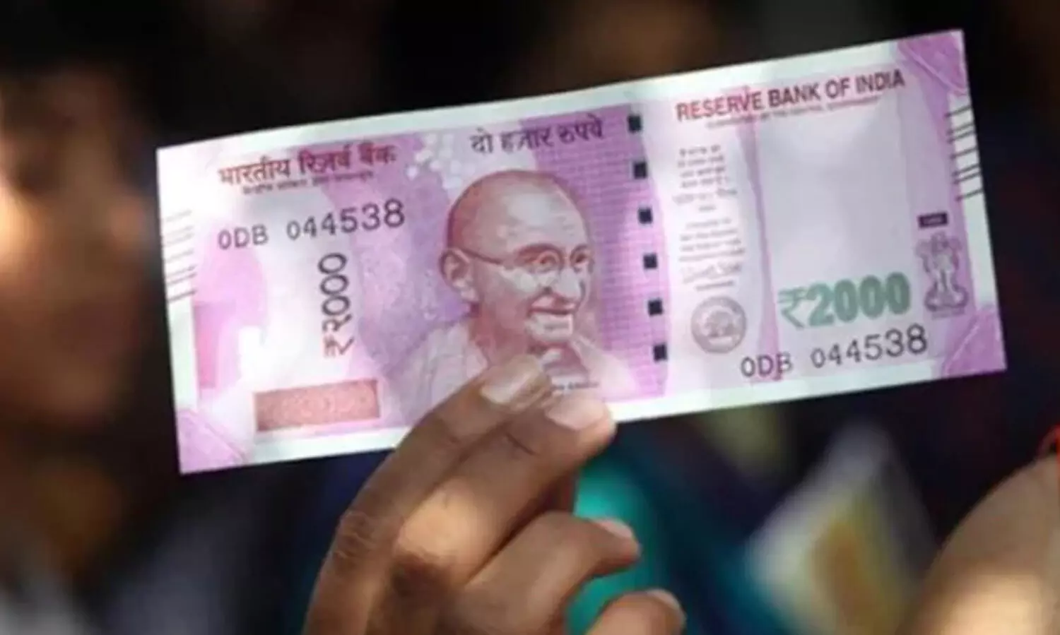 വിപണിയിൽ 2000 രൂപ കറൻസിക്ക് അപ്രഖ്യാപിത വിലക്ക്