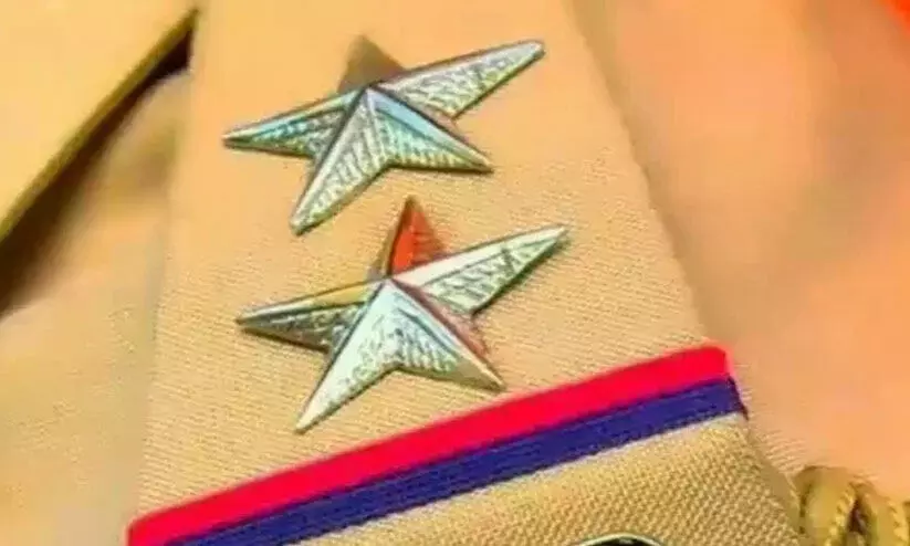 ഹെ​ല്‍മ​റ്റ് ധ​രി​ച്ചി​ല്ല; എ​സ്.​ഐ​ക്ക് പി​ഴ