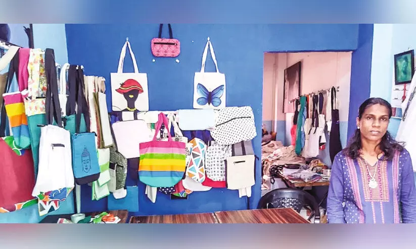 ട്രെന്ഡിനൊപ്പം സിന്ധു; വിജയം ബാഗ് നിറയെ ട്രെന്ഡിനൊപ്പം സിന്ധു; വിജയം ബാഗ് നിറയെ