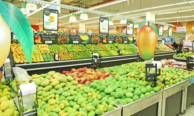 മാമ്പഴ വൈവിധ്യവുമായി ലുലുവിൽ ‘മാംഗോ മാനിയ’ മാമ്പഴ വൈവിധ്യവുമായി ലുലുവിൽ ‘മാംഗോ മാനിയ’