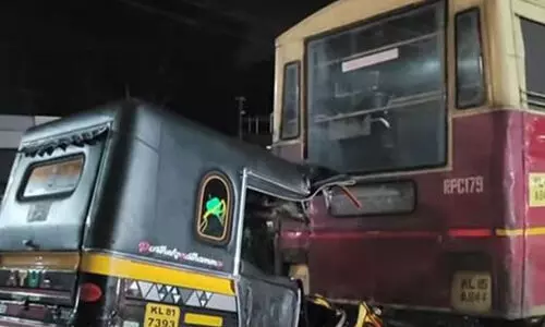ദേശീയപാതയിൽ ഓട്ടോയും ബസും കൂട്ടിയിടിച്ചു; നവജാത ശിശു ഉൾപ്പെടെ മൂന്നുപേർ മരിച്ചു