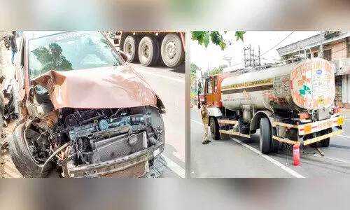 ടാങ്കർ ലോറിയിലേക്ക് കാർ ഇടിച്ചുകയറി; മൂന്നുപേർക്ക്​ പരിക്ക്​