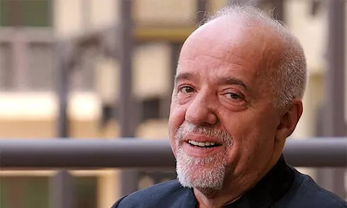 വെ​​ളി​​ച്ച​​ത്തി​​ന്‍റെ വ​​ഴി​​യും പോ​​രാ​​ളി​​യു​​ടെ വ​​ഴി​​യ​​മ്പ​​ല​​ങ്ങ​​ളും