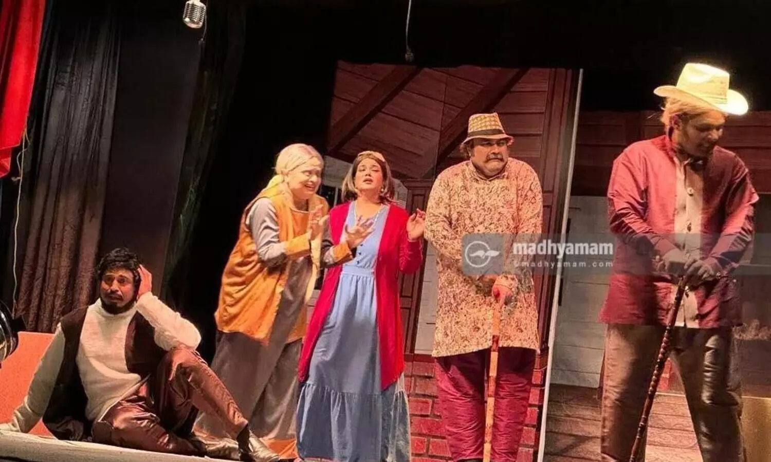 പ്രവാസ ചരിത്ര പഥങ്ങളിൽ അടയാളം പതിച്ച്​ ‘ഇതിഹാസം’ നാടകം അരങ്ങേറി