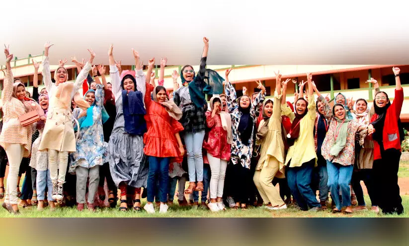 എസ്.എസ്.എൽ.സി: നേട്ടം തുടർന്ന് മലപ്പുറം ജില്ല എസ്.എസ്.എൽ.സി: നേട്ടം തുടർന്ന് മലപ്പുറം ജില്ല