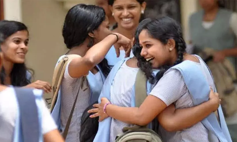 എസ്.എസ്.എൽ.സി ഫലം: 99.9 ശതമാനത്തോടെ ആലപ്പുഴ ജില്ലക്ക് മിന്നും ജയം എസ്.എസ്.എൽ.സി ഫലം: 99.9 ശതമാനത്തോടെ ആലപ്പുഴ ജില്ലക്ക് മിന്നും ജയം