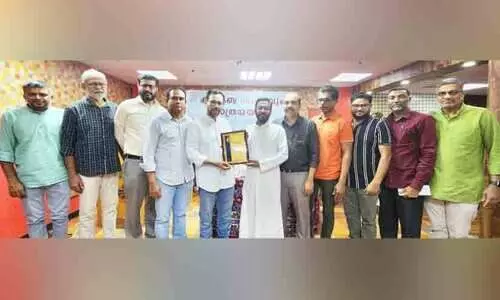 കു​ടും​ബ​സം​ഗ​മ​വും യാ​ത്ര​യ​യ​പ്പും
