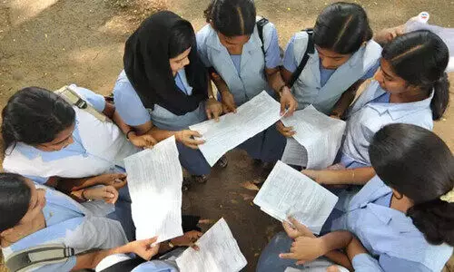 എസ്.എസ്.എൽ.സി ഫലം: രണ്ടാംസ്ഥാനത്തേക്ക് കുതിച്ച് എറണാകുളം ജില്ല എസ്.എസ്.എൽ.സി ഫലം: രണ്ടാംസ്ഥാനത്തേക്ക് കുതിച്ച് എറണാകുളം ജില്ല