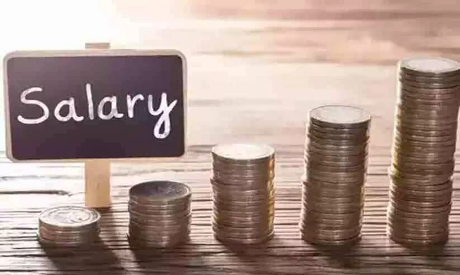 ഏപ്രിലിലെ ശമ്പളം ലഭിച്ചില്ല മെഡിക്കൽ കോളജിലെ താൽകാലിക ജീവനക്കാർ പ്രതിസന്ധിയിൽ