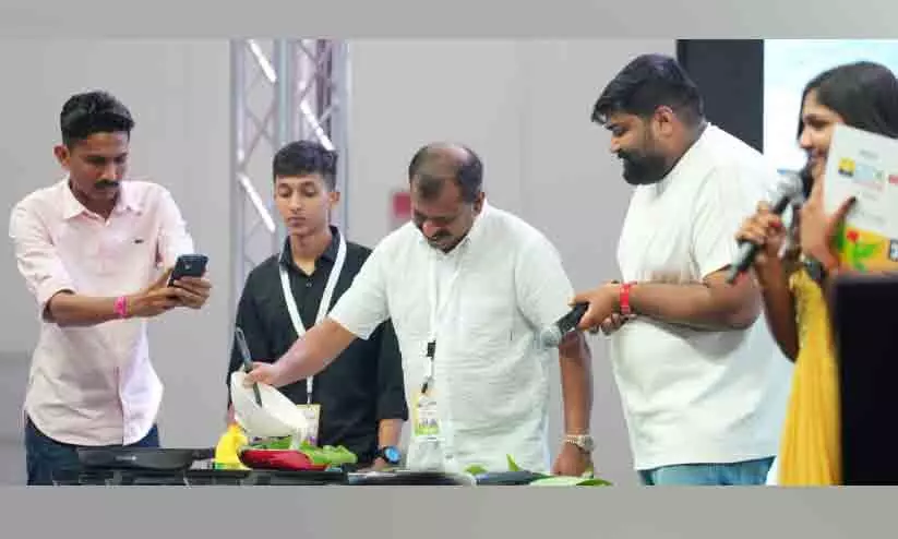 ക​ഴി​പ്പി​ച്ച്, ചി​രി​പ്പി​ച്ച്, പ​ഠി​പ്പി​ച്ച്​ പി​ള്ള