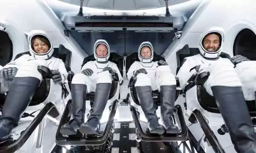 ബഹിരാകാശ യാത്ര റയാന ബർണാവിയും അലി അൽഖർനിയും ഇന്ന് യാത്രതിരിക്കും ബഹിരാകാശ യാത്ര റയാന ബർണാവിയും അലി അൽഖർനിയും ഇന്ന് യാത്രതിരിക്കും