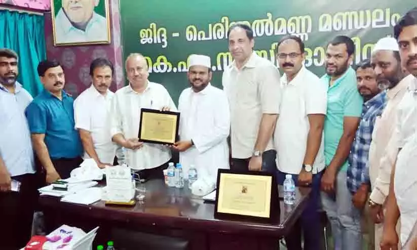 ജി​ദ്ദ കെ.​എം.​സി.​സി പെ​രി​ന്ത​ൽ​മ​ണ്ണ മ​ണ്ഡ​ലം ക​മ്മി​റ്റി സ്വീ​ക​ര​ണം ന​ൽ​കി