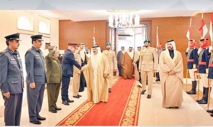 അറബ് ഉച്ചകോടിക്കുശേഷം ഹമദ് രാജാവ് തിരിച്ചെത്തി അറബ് ഉച്ചകോടിക്കുശേഷം ഹമദ് രാജാവ് തിരിച്ചെത്തി