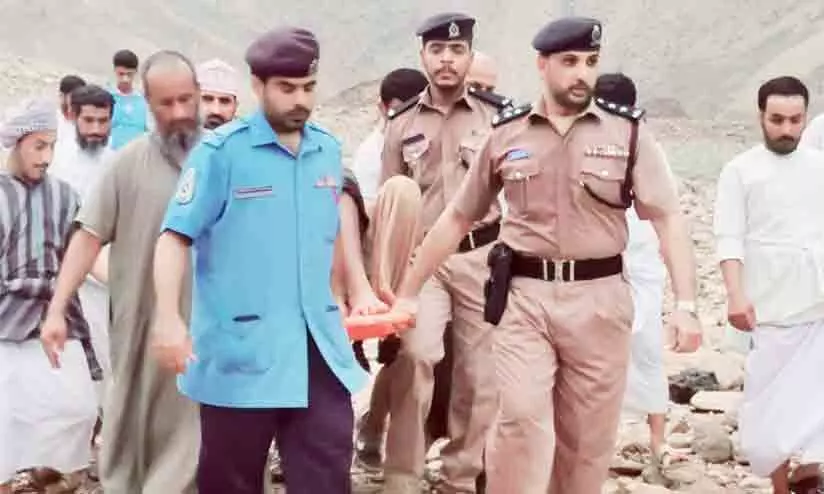 മ​ല​യി​ൽ​നി​ന്ന്​ വീ​ണ്​ ഒ​രാ​ൾ​ക്ക്​ പ​രി​ക്കേ​റ്റു