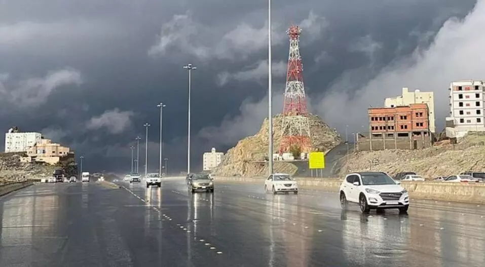 വ്യാഴാഴ്ച വരെ സൗദിയിലുടനീളം ഇടിമിന്നലോടു കൂടിയ മഴക്ക് സാധ്യത