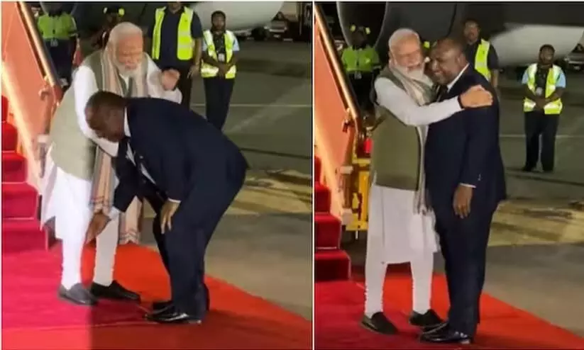 Prime Minister of Papua New Guinea seeks blessings of Prime Minister Narendra Modi