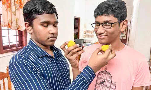 അകക്കണ്ണിന്‍റെ വെളിച്ചത്തിൽ സിവിൽ സർവിസ് മോഹത്തിലേക്ക് ആദ്യചുവടുവെച്ച് ഐബിനും മനോജും