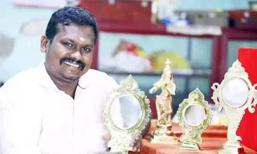 ആറൻമുള കണ്ണാടിയുടെ ശിൽപി പവിഴ ദ്വീപിൽ