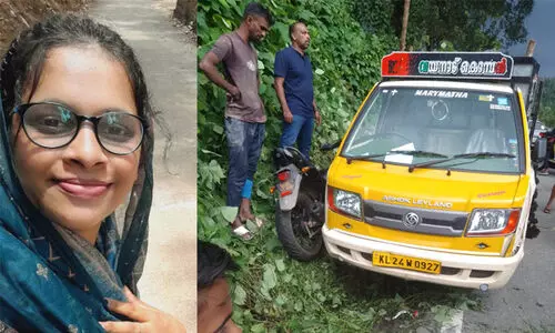 ചുരത്തിൽ പിക്കപ്പ് വാൻ ബൈക്കിന് മുകളിലേക്ക് മറിഞ്ഞ് യുവതി മരിച്ചു