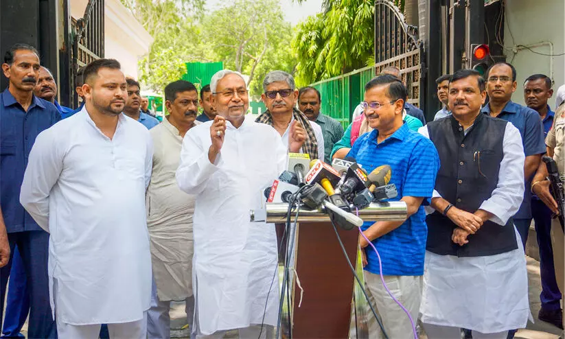 കേന്ദ്ര ഓർഡിനൻസ് ആയുധമാക്കി കെജ്രിവാൾ പോരിന്