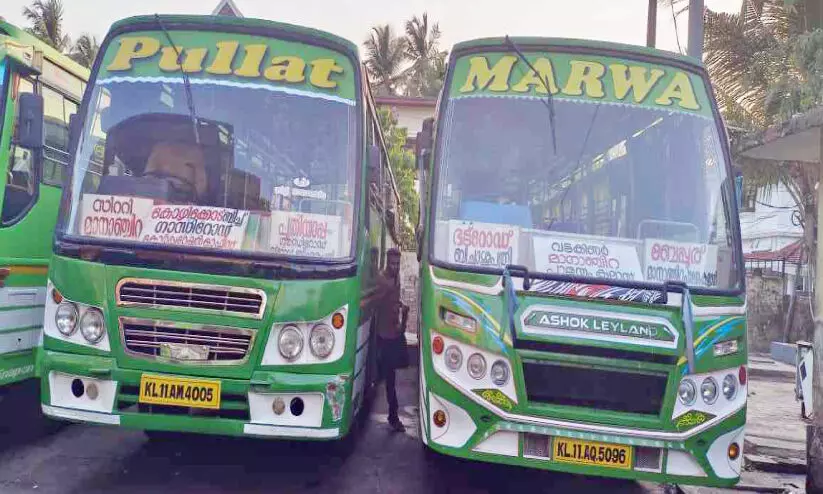 തൊഴിൽ തർക്കം; ബസുകൾ തടഞ്ഞുവെച്ചതായി ഉടമസ്ഥൻ