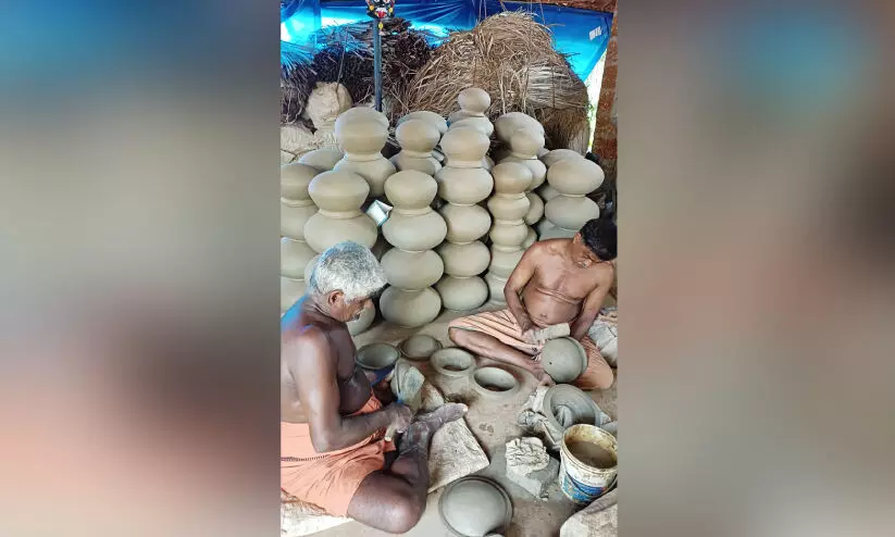 അവഗണന; മൺപാത്ര നിർമാണ വ്യവസായം ഓർമയിലേക്ക്