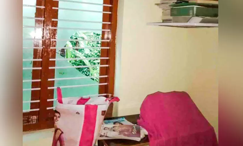 മിന്നലിൽ വീടിന്റെ വയറിങ് കത്തിനശിച്ചു മിന്നലിൽ വീടിന്റെ വയറിങ് കത്തിനശിച്ചു