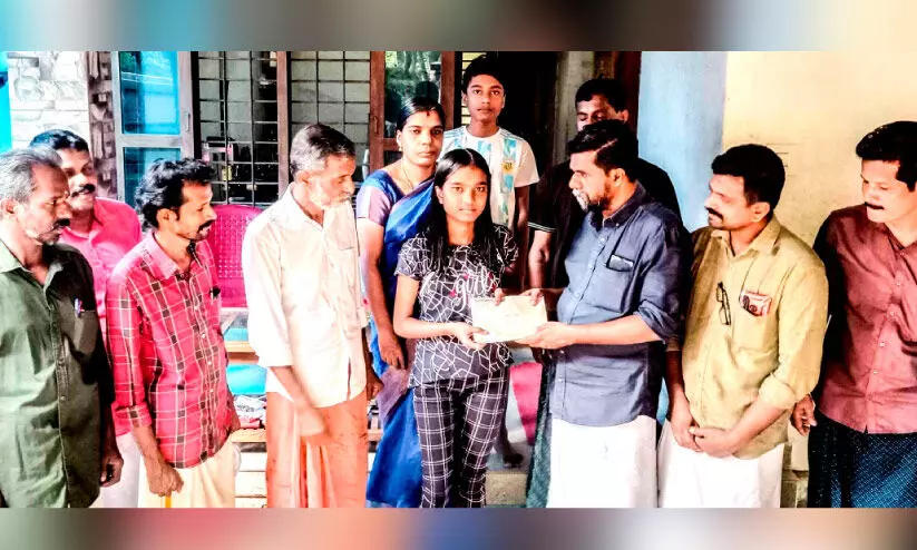 ഇത് പൊരുതി നേടിയ വിജയം; അയനയുടെ എ പ്ലസിന് പത്തരമാറ്റ് തിളക്കം ഇത് പൊരുതി നേടിയ വിജയം; അയനയുടെ എ പ്ലസിന് പത്തരമാറ്റ് തിളക്കം